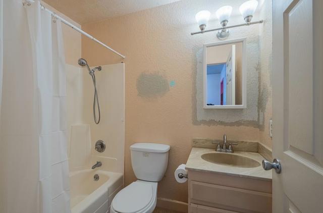 18105 Wylie Hill Lane, Prunedale CA: https://media.crmls.org/mediaz/a26d7efa-30ac-49b7-b5b6-c9778104425a.jpg