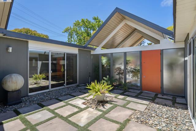 3767 Gainsborough Dr, Concord CA: https://media.crmls.org/mediaz/a26decff-bf4f-4f00-8768-4aa086eb2549.jpg