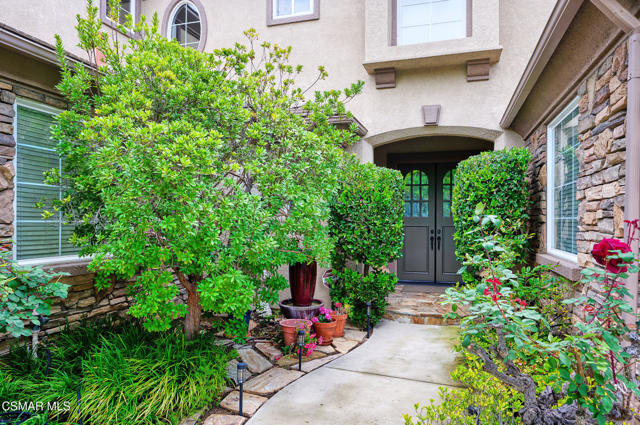 4566 Bluewood Court, Moorpark CA: https://media.crmls.org/mediaz/a26ea299-4a86-4ec0-92ac-23a1054a2621.jpg