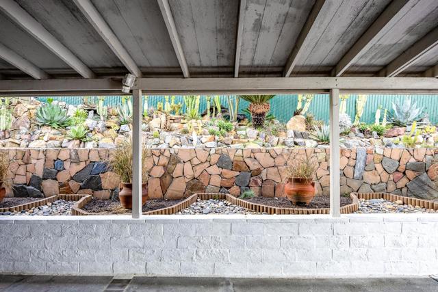 2130 Sunset Dr, Vista CA: https://media.crmls.org/mediaz/a26ebd3c-4b52-4781-8edb-d15a8a6c27ab.jpg