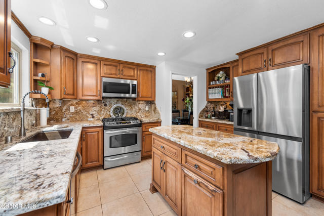 3961 Springtime Lane, Moorpark CA: https://media.crmls.org/mediaz/a26ef3d1-10fc-41de-86c3-69134a344c97.jpg
