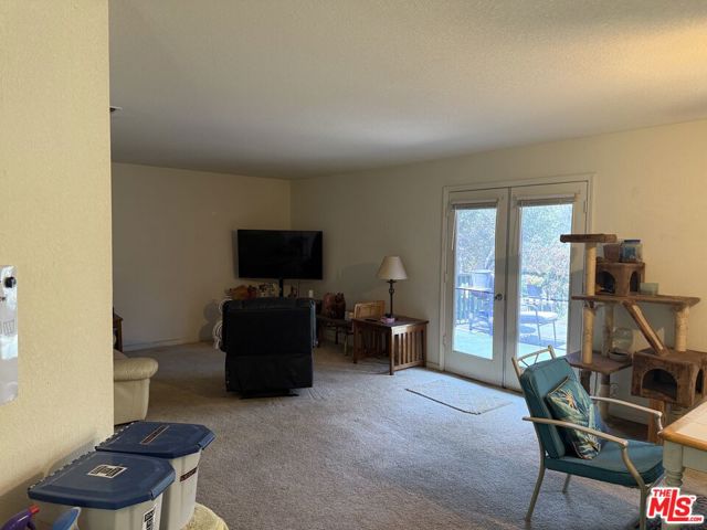 31199 Rolling Meadow Court, Coarsegold CA: https://media.crmls.org/mediaz/a26f4f98-fd46-40b5-90d1-2b4829030994.jpg