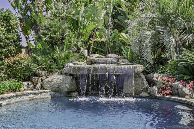 15823 The River Trail, Rancho Santa Fe CA: https://media.crmls.org/mediaz/a26f77f1-1db0-469f-a480-1754dc7ca8aa.jpg