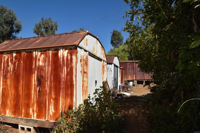 10703 Oak Creek Drive, Lakeside CA: https://media.crmls.org/mediaz/a26fac48-2b95-4778-8f8e-4ef472f21cb4.jpg