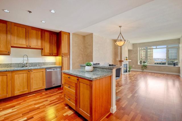 700 W Harbor Dr, San Diego CA: https://media.crmls.org/mediaz/a26fb755-9911-472d-814d-842368c1d1b0.jpg