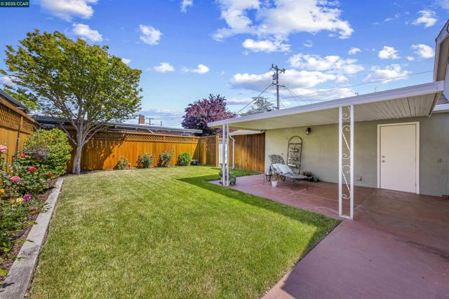 30450 Oakmont Way, Hayward CA: https://media.crmls.org/mediaz/a26fd73e-28cc-48f0-a1ac-e23697c5239a.jpg