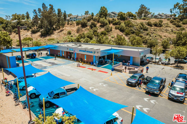 23156 Los Alisos Boulevard, Mission Viejo CA: https://media.crmls.org/mediaz/a2706d0a-db1e-40de-8f54-ba19497474f4.jpg