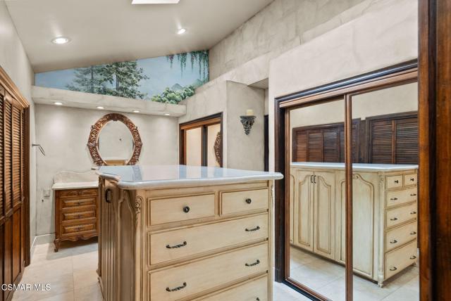 1561 Lookout Drive, Agoura Hills CA: https://media.crmls.org/mediaz/a270c6bc-c215-408a-b8c4-41dbe46bd15a.jpg