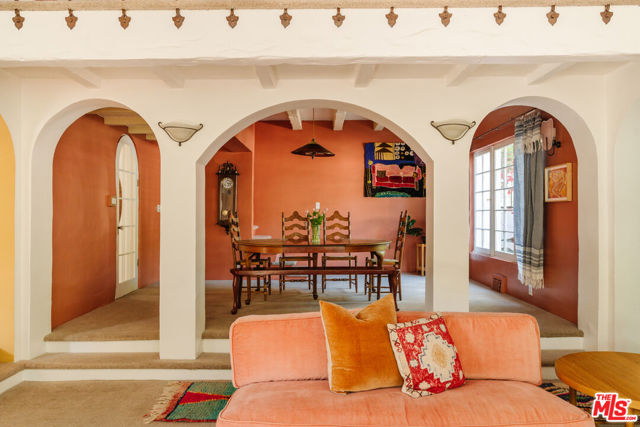 5163 Franklin Avenue, Los Angeles CA: https://media.crmls.org/mediaz/a270c756-f9f2-4337-8650-a933a02c82ba.jpg