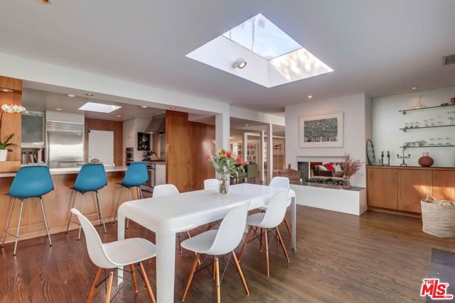7706 Chandelle Place, Los Angeles CA: https://media.crmls.org/mediaz/a270d763-8217-4297-88b7-bfdff7c290ea.jpg