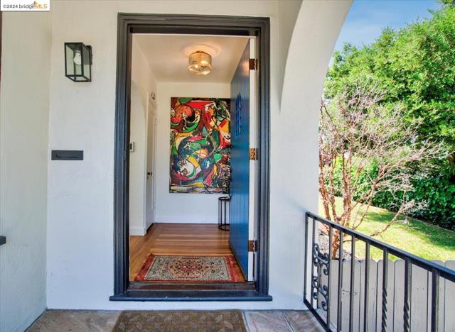 Image 4 of 54 For 3233 Ardley Ave