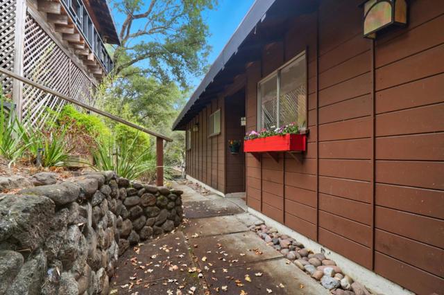 20 Brookmont Circle, San Anselmo CA: https://media.crmls.org/mediaz/a271608c-685c-4a88-afae-b3ab3e522fe7.jpg