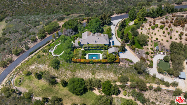 13418 Nightsky Drive, Camarillo CA: https://media.crmls.org/mediaz/a2716d70-0ca2-4657-9e7a-dd8ddd849b25.jpg