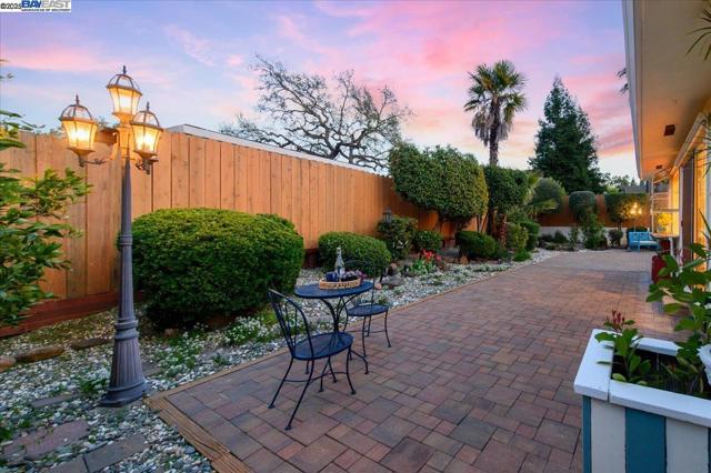 5720 San Juan Way, Pleasanton CA: https://media.crmls.org/mediaz/a271ef89-650a-4c38-88b1-d595d70d022e.jpg