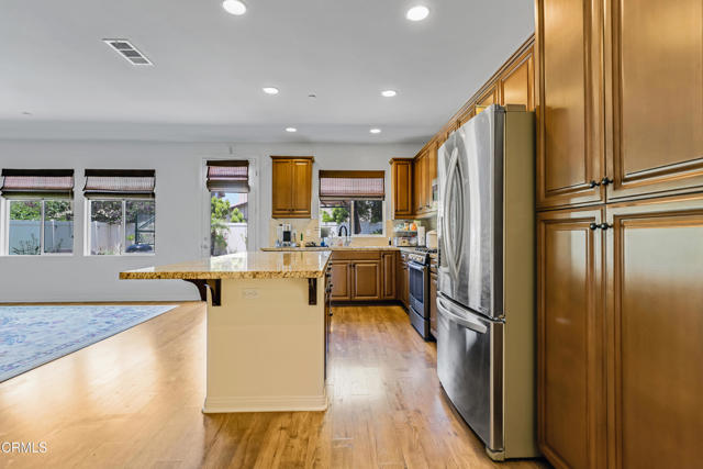 665 Tiber River Way, Oxnard CA: https://media.crmls.org/mediaz/a2722514-1945-45a0-bf19-a3b4272f8937.jpg