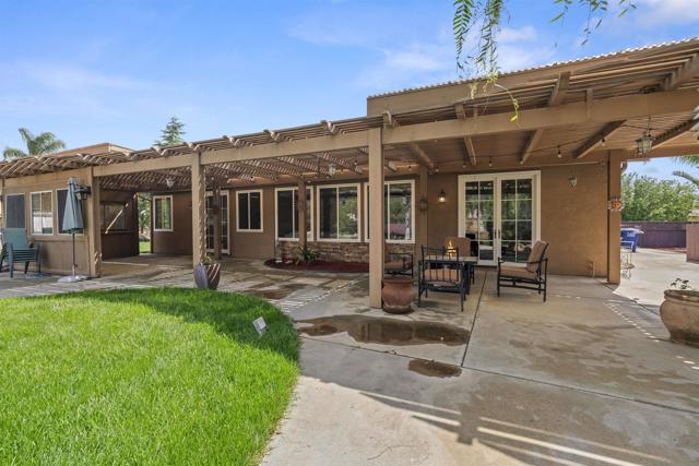 23527 Green Glen Road, Ramona CA: https://media.crmls.org/mediaz/a27322db-ddb9-41ee-8756-44147c80e36d.jpg