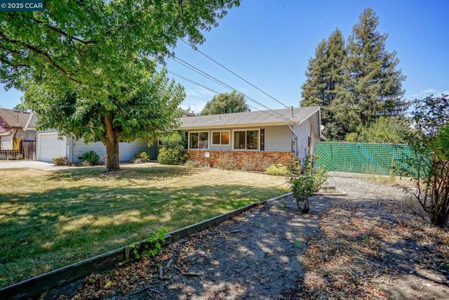 1801 Whitman Rd, Concord CA: https://media.crmls.org/mediaz/a2736b08-782a-425c-a8c7-79c40138db9e.jpg