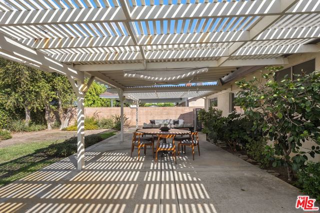 22521 Haynes Street photo 29