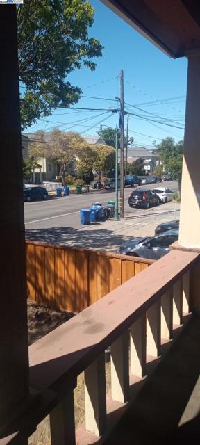 1059 Santa Clara Ave, Alameda CA: https://media.crmls.org/mediaz/a273bb6d-f3a9-47fd-8b57-2e4be17b32c8.jpg