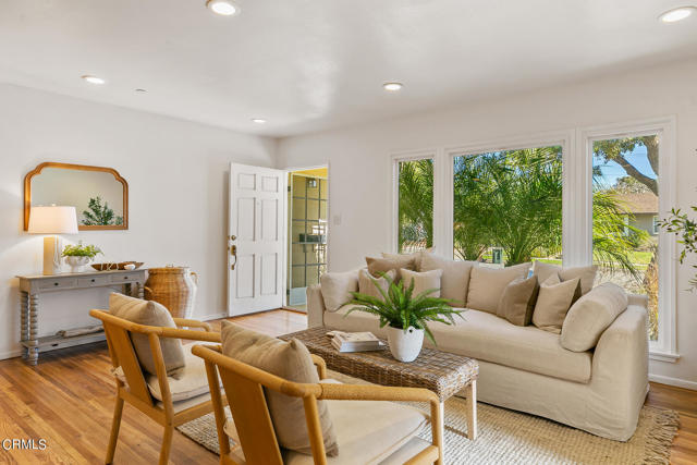 425 Rancho Drive-015-009-Living Room-MLS