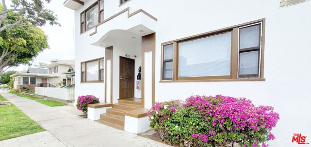 435 W 4TH Street, Long Beach CA: https://media.crmls.org/mediaz/a274784f-9adf-40da-93fc-63e5b822e60d.jpg