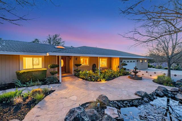 10260 Lucky Court, Gilroy CA: https://media.crmls.org/mediaz/a2748712-00c5-440b-9d48-606786a7d0fa.jpg