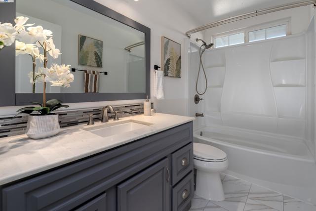 4452 Alice Way, Union City CA: https://media.crmls.org/mediaz/a274a83a-699c-441c-8835-6b15c8fa34fc.jpg