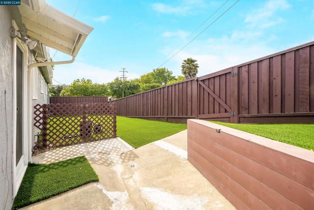 2951 Estates Ave, Pinole CA: https://media.crmls.org/mediaz/a274b314-2e9a-4daa-a6e7-45402e3ebafc.jpg