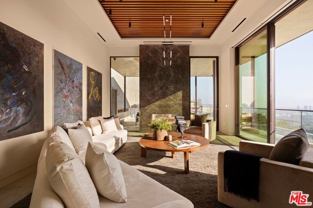 Image 17 of 50 For 1690 Doheny Drive