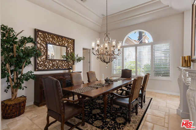 16727 Camino Sierra Del Sur Drive, Rancho Santa Fe CA: https://media.crmls.org/mediaz/a276625e-ff7e-4d97-89f3-1ac9c90b42a7.jpg