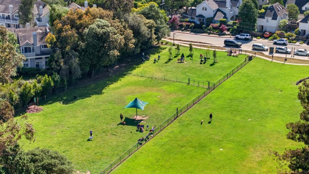 https://media.crmls.org/mediaz/a2769c0d-c5c4-4ab7-b759-5e1b26ca9795.jpg?preset=X-Large