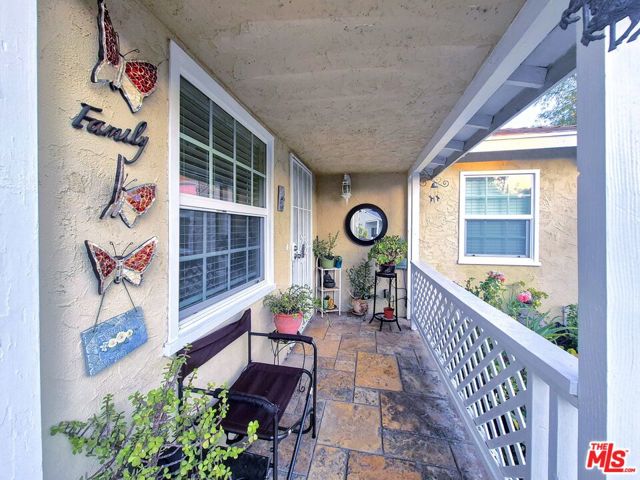 9518 Woodale Avenue photo 7