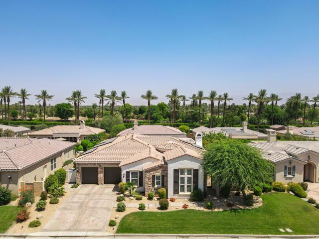 76158 Via Montelena, Indian Wells CA: https://media.crmls.org/mediaz/a2773d51-373c-47cf-9025-0a5a7356223e.jpg