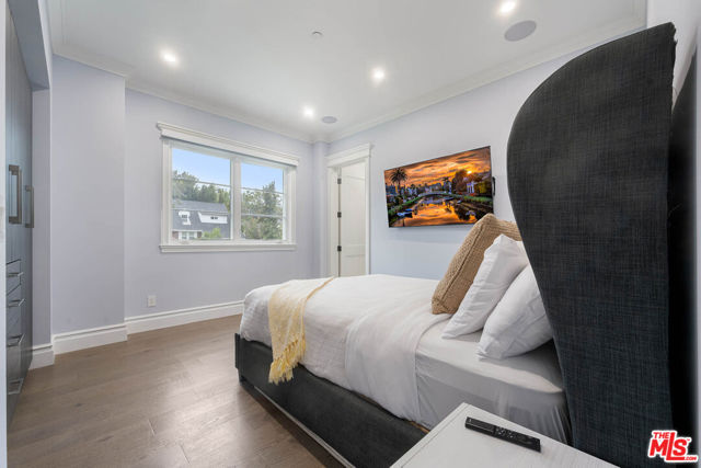 126 N Canyon View Drive, Los Angeles CA: https://media.crmls.org/mediaz/a277956d-84a3-40d7-8324-e32302bec1b5.jpg