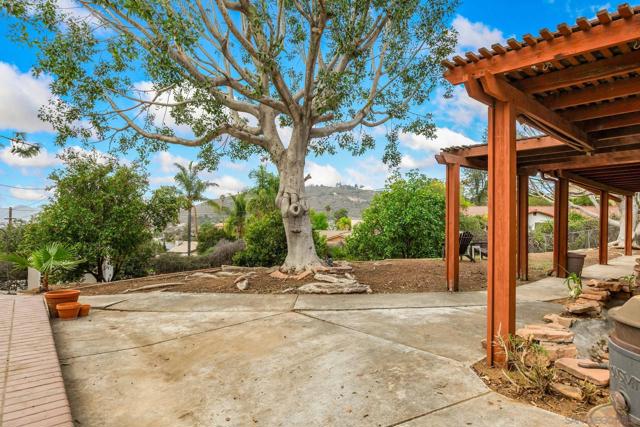 12313 Winter Gardens Dr, Lakeside CA: https://media.crmls.org/mediaz/a2783bf1-b31c-489c-b4f3-3ef403b92989.jpg