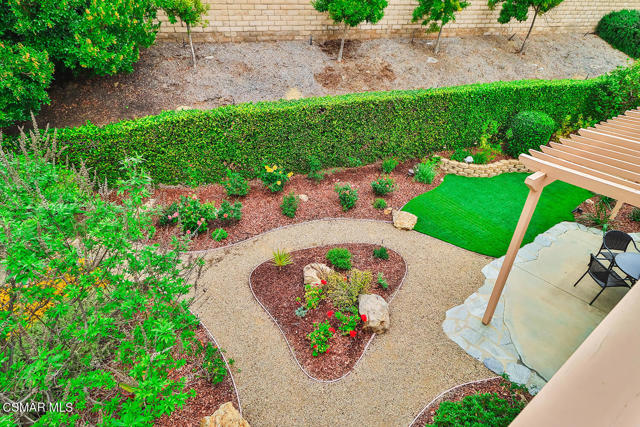 2746 Autumn Ridge Drive, Thousand Oaks CA: https://media.crmls.org/mediaz/a27856d0-f470-4ef0-a710-bf477d12f2ef.jpg