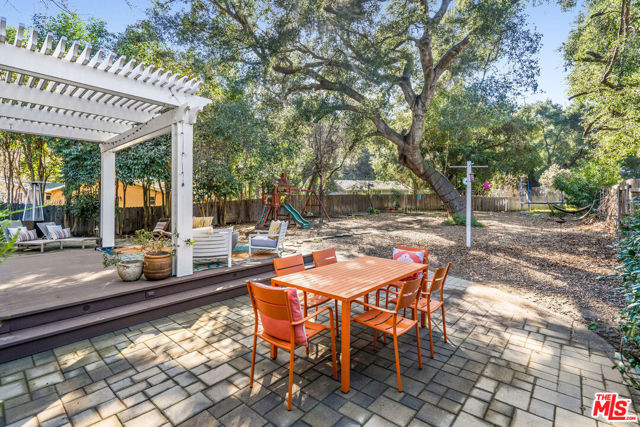 1514 Willow Drive, Topanga CA: https://media.crmls.org/mediaz/a2789ba5-862a-4793-a5b4-ae345cf6ec77.jpg