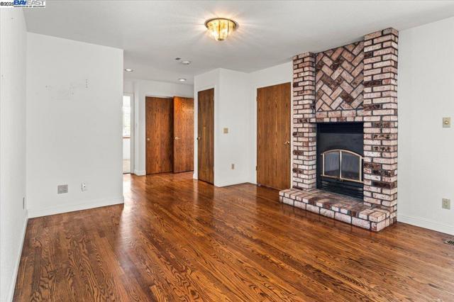 4095 Robin Ln, Castro Valley CA: https://media.crmls.org/mediaz/a2791492-a130-42fa-b34e-3a05c67a6e7b.jpg