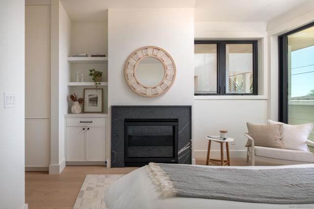 2262 Cambridge Ave, Cardiff by the Sea CA: https://media.crmls.org/mediaz/a2794ec7-ffc5-4bc3-a197-c246dd590dfe.jpg