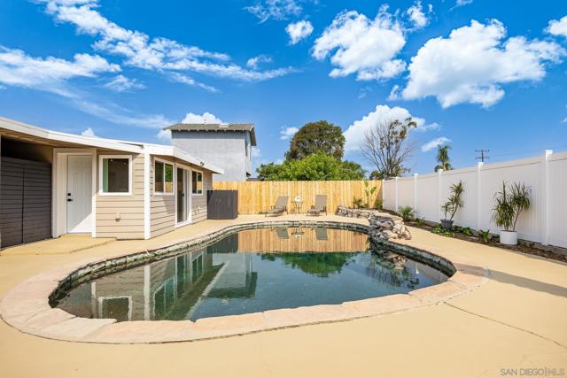 3366 Neosho Pl, San Diego CA: https://media.crmls.org/mediaz/a27963f3-87b8-4169-85b0-1068730039d6.jpg