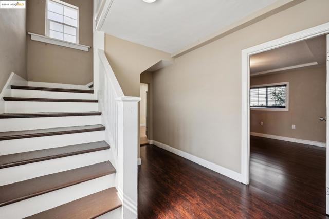 Image 7 of 60 For 1063 32nd St