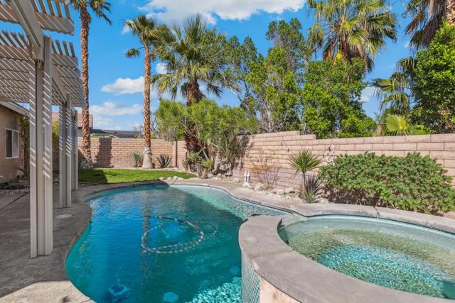 2340 N Paseo De Anza, Palm Springs CA: https://media.crmls.org/mediaz/a27b7c88-40bc-4f8b-96b3-a38079a4c2e7.jpg