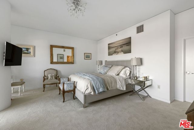 13650 Marina Pointe Drive, Marina del Rey CA: https://media.crmls.org/mediaz/a27bbc19-bc0c-4d6f-abdc-3c0f7d69b7c5.jpg