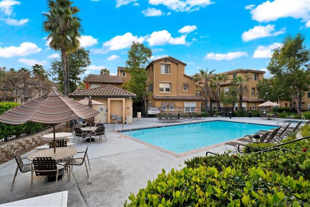 784 Portside Pl, San Diego CA: https://media.crmls.org/mediaz/a27c22a7-2ad1-4b04-978e-14b55d66d6bc.jpg