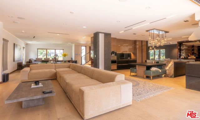 2717 Motor Avenue, Los Angeles CA: https://media.crmls.org/mediaz/a27c81f1-0392-48bb-85cb-eb188dbcf8da.jpg