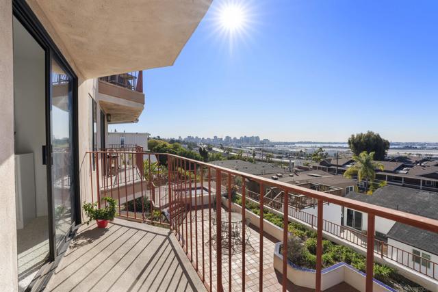 1785 Linwood St, San Diego, California 92110, 2 Bedrooms Bedrooms, ,2 BathroomsBathrooms,Condominium,For Sale,Linwood St,250001276SD