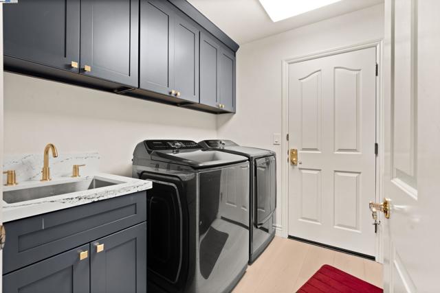 3146 Blackhawk Meadow Dr, Danville CA: https://media.crmls.org/mediaz/a27cfa0c-c3eb-415f-8d17-55c2561fed74.jpg