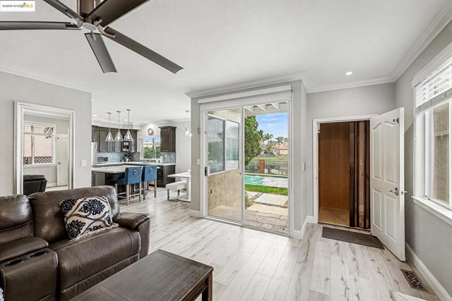 2127 Prestwick Dr, Discovery Bay CA: https://media.crmls.org/mediaz/a27d3dc7-a838-480a-a923-280ee26a3131.jpg