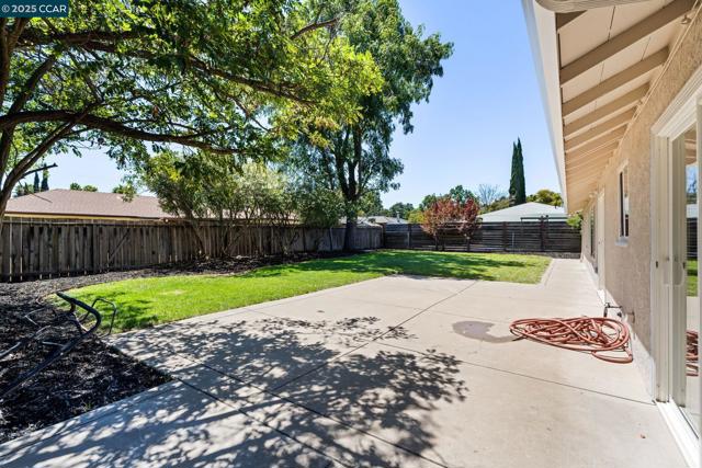 197 Hazel Dr, Pleasant Hill CA: https://media.crmls.org/mediaz/a27d6830-bde9-4251-bac6-5f294f1abea7.jpg