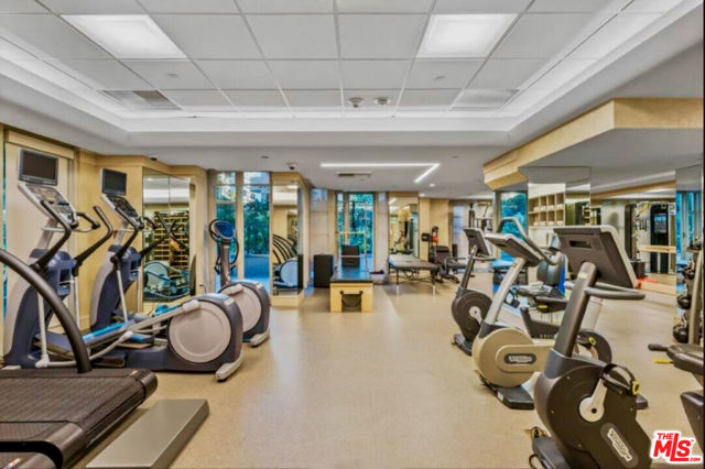 10580 Wilshire Boulevard, Los Angeles CA: https://media.crmls.org/mediaz/a27df0d5-216e-4ca5-8ae0-27737d479ba2.jpg